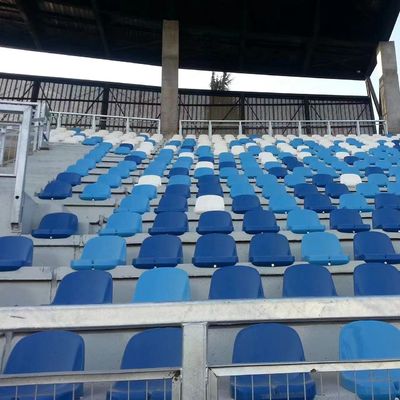 قیمت مناسب صندلی های استادیومی پلاستیکی PP از نوع سطلی با ابعاد 45 در 48 در 33 سانتی متر و 5 سال گارانتی برای جایگاه های تماشاگران فوتبال برخط