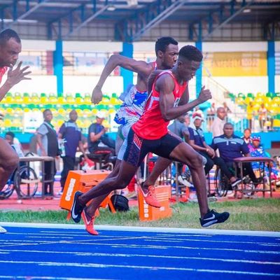 مسیر دویدن ورزشی از پیش ساخته شده با ضخامت 9-15 میلی متر عمر طولانی و رنگ های سفارشی