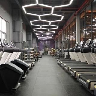 کاشی های کف لاستیکی اتاق تناسب اندام GYM قرمز مشکی رنگ OEM ODM