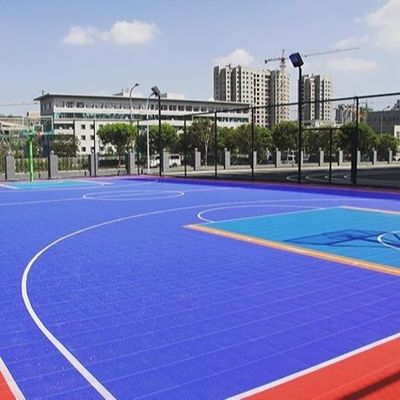 قیمت مناسب کفپوش ورزشی کاشی های PP رنگی سفارشی برای زمین های ورزشی در فضای باز برخط