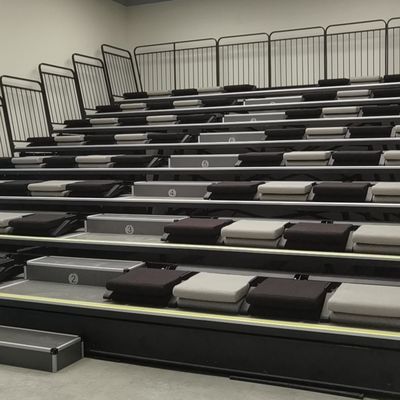 PP مواد جمع شونده سفید کننده صندلی عقب تاشو برای اتاق جلسه استودیو