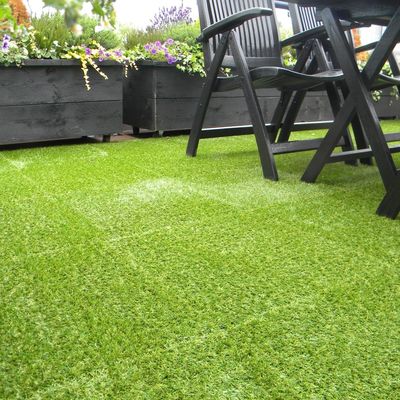 قیمت مناسب 30cm×30cm چمن مصنوعی باغ مصنوعی قابل جابجایی برای حیاط پشت بام برخط