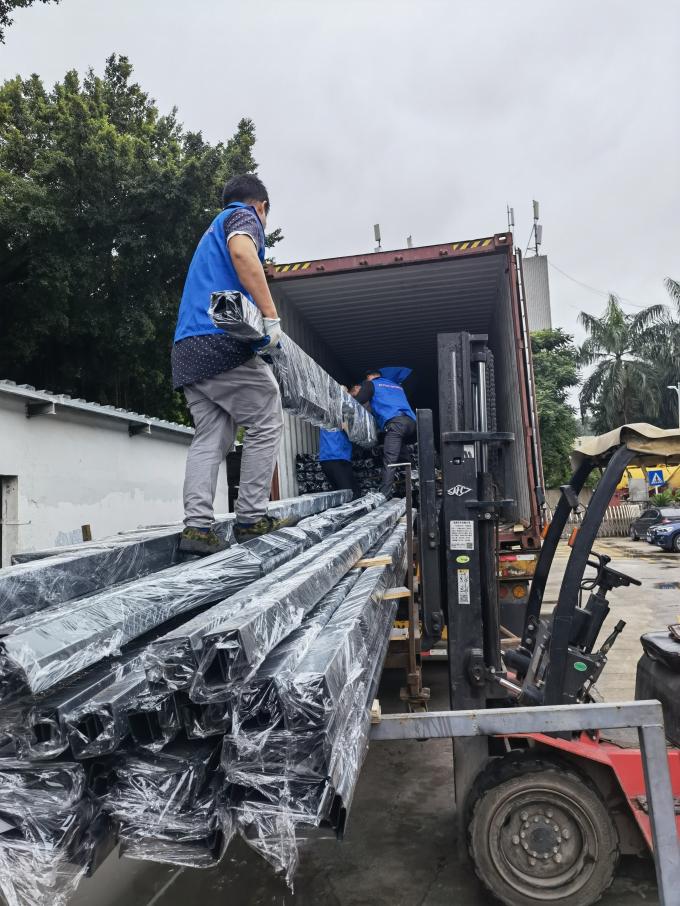 صندلی‌های سینمای مدرن، سفارشی و بادوام سالن اجتماعات با پنل‌های راهرو 1